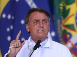 Bolsonaro chama Doria de “moleque” e diz que ele e Maia querem sua cadeira para “roubar”