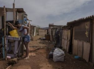 Na contramão do mundo, brasileiros veem piora nos serviços do Estado na pandemia