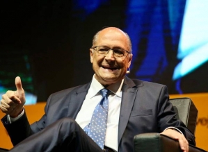 Alckmin se desfilia do PSDB e reforça opção para ser vice de Lula