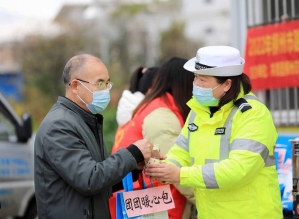 China confina cidade de 3,6 milhões de pessoas após surto local de Covid