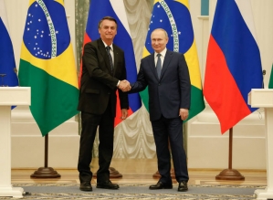 Rússia pede suspensão da exportação de fertilizantes; Bolsonaro fica sob pressão