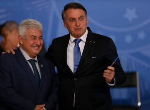 Bolsonaro e Marcos Pontes trocam críticas, e ex-ministro diz que “arrogância pode fechar portas”