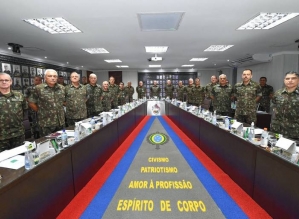 Exército se opõe a troca antecipada de comando e tenta demover FAB