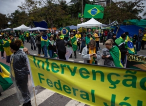 Armamentistas engrossam atos antidemocráticos que pedem golpe contra Lula;greve geral pede grupo