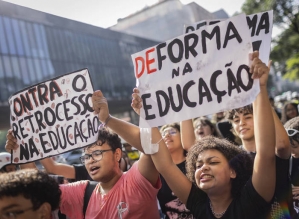 Novo ensino médio: Secretários de Educação e MEC querem mais horas para disciplinas básicas