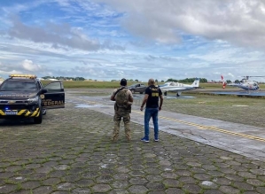 PF apreende 290 kg de supermaconha em avião em Belém; um homem é preso