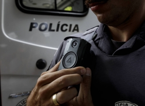 Novas câmeras da PM terão acionamento obrigatório, apesar de manual, diz governo de SP