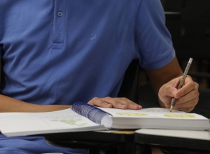 Fim do diploma na parede? Entenda a norma do MEC que extingue o documento em papel