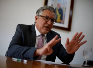 Padilha assume Saúde com desafio de frear crises sanitárias e emplacar marca do governo