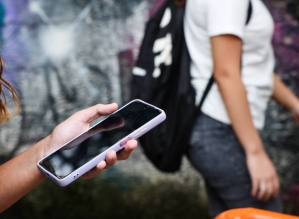 Proporção de crianças que têm celular dispara em menos de uma década