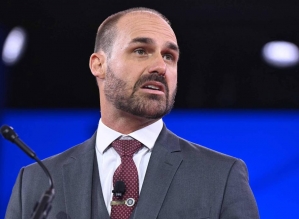 Eduardo Bolsonaro critica Tarcísio por negociar com EUA: “É um desrespeito comigo”