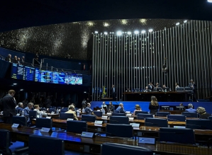 CCJ do Senado aprova PEC com fim da reeleição a partir de 2028