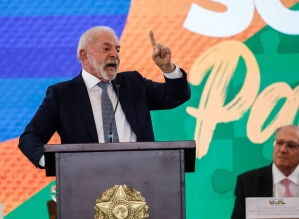 Lula diz que não há espaço para negociação sobre tarifas e rejeita “humilhação”de ligar para Trump