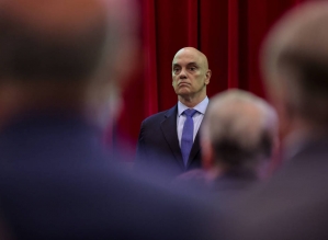 Não há menor chance de recuar um milímetro, diz Moraes ao Washington Post