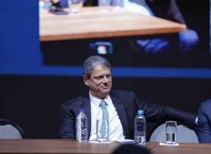 Eduardo ataca Tarcísio em mensagem a Bolsonaro:”vendo você se foder e se aquecendo para 2026”