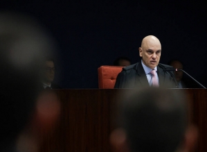 Moraes vota para condenar Bolsonaro por liderar tentativa de golpe de Estado