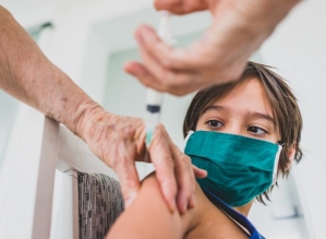 80% dos pais em SP pretendem vacinar filhos contra a Covid, mostra pesquisa do governo