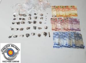 Dois são flagrados pela PM com drogas em Piraju