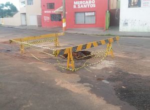 Moradores do Camargo reclamam de descaso com rua principal do Bairro