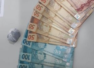 Traficante é flagrado dentro de táxi