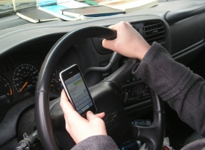 Detran.SP adverte: uso proibido de celular ao volante representa 7,5% das multas no Estado