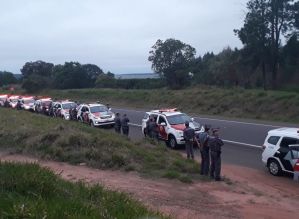 PM REALIZA REINTEGRAÇÃO DE POSSE EM FAZENDA DE CERQUEIRA CÉSAR