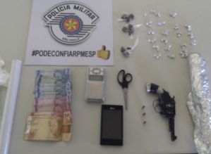 Menor é flagrado com drogas e revólver no Bairro Duílio Gambini -Avaré