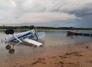 Avião cai na Represa entre Avaré- Arandu