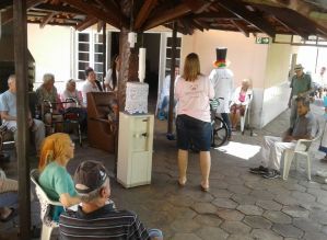 Residencial Lírios do Campo recebe visita do grupo “Doutorlhaços” e de estagiários