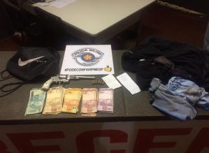 Homem armado rouba loja, mas é detido pela PM