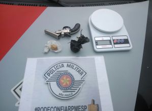 Menor de idade é flagrado traficando e com uma arma de fogo