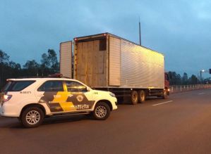 TOR flagra caminhão com mais de 300 mil maços de cigarros contrabandeados
