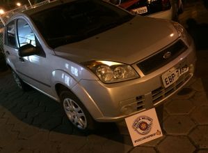 PM prende dois com veículo furtado em Avaré