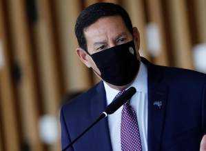 Mourão diz que governo falhou ao não fazer campanha pelo uso de máscara e contra aglomeração