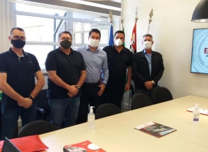 Jô Silvestre participa de reunião para trazer novos cursos do SENAI/SESI para Avaré