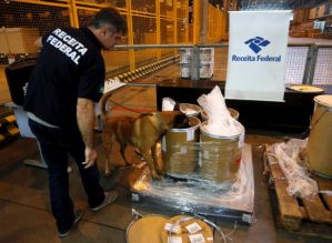 Receita apreende carga de heroína e explosivo no Galeão