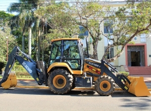 Prefeitura de Avaré conquista retroescavadeira