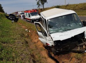 Grave acidente deixa uma pessoa morta e outras feridas na SP-245 em Avaré