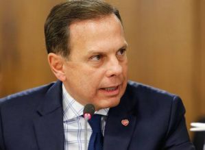 Doria mantém quarentena mas permite funcionamento de indústrias, bancos e lotéricas