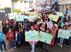 Dia Mundial do Meio Ambiente é celebrado com passeata em Avaré