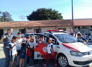 Polícia Militar recebe crianças na escolinha da PM