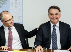 Bolsonaro retira sigilo bancário de operações com recursos públicos