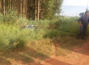 Bombeiros de Avaré socorrem motorista que capotou veículo entre Cerqueira e Iaras