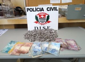 Após 8 horas de campana, policiais flagram traficante desenterrando drogas