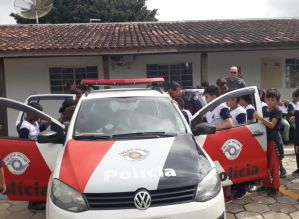 Polícia Militar recebe crianças na escolinha da PM