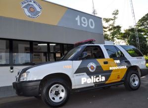 Colisão entre motos deixa três pessoas feridas em Avaré