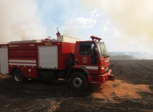 Bombeiros combatem incêndio florestal em Águas de Santa Bárbara