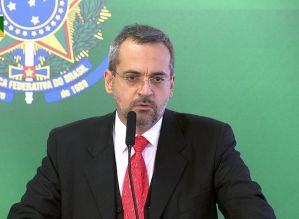 Novo ministro da Educação defende tirar Bolsa Família de aluno agressor