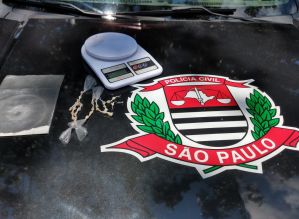 Polícia Civil prende homem por tráfico de drogas no Costa Azul