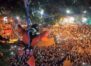 “Descida do Papai Noel” atrai grande público em Avaré